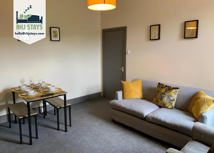 Balfour3-3 Bdrm 5 Beds Contractor Digs Spacious
